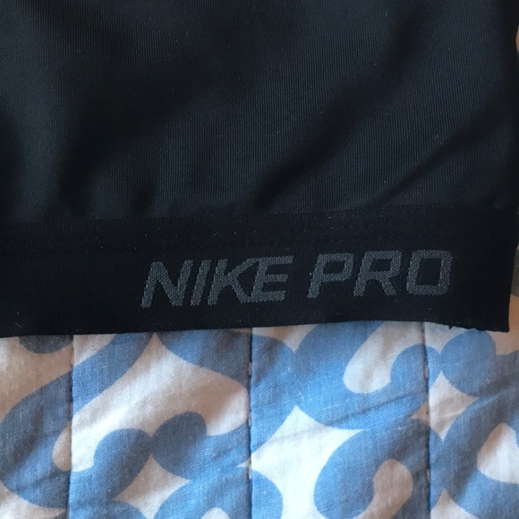 Nike sports bra - Picture 2 of 3